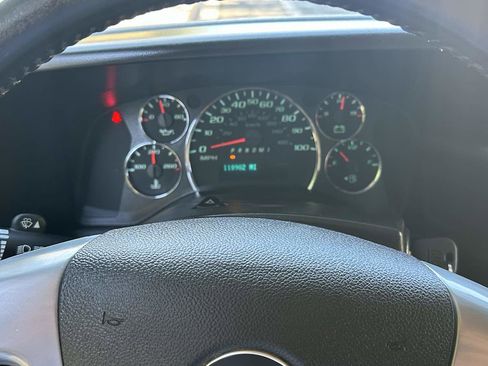 Used 2017 Chevrolet Express 2500 RWD image 31