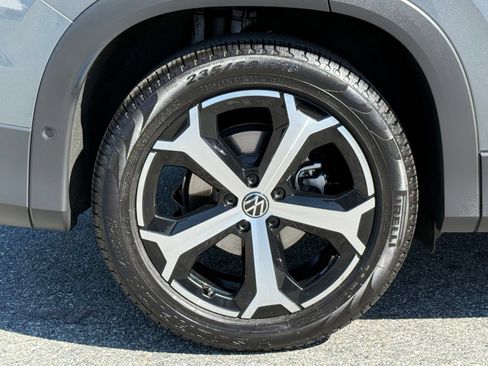 Used 2026 Volkswagen Tiguan SE FWD image 16