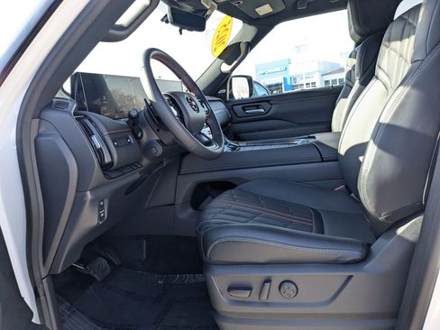 Used 2025 Nissan Armada PRO-4X w/ Pro-4X Premium Package image 16