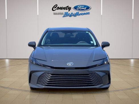 Used 2025 Toyota Camry LE image 5