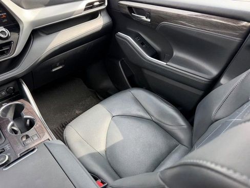 Used 2021 Toyota Highlander Platinum AWD/4WD image 18