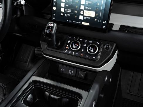 Used 2023 Land Rover Defender 130 X-Dynamic SE image 26