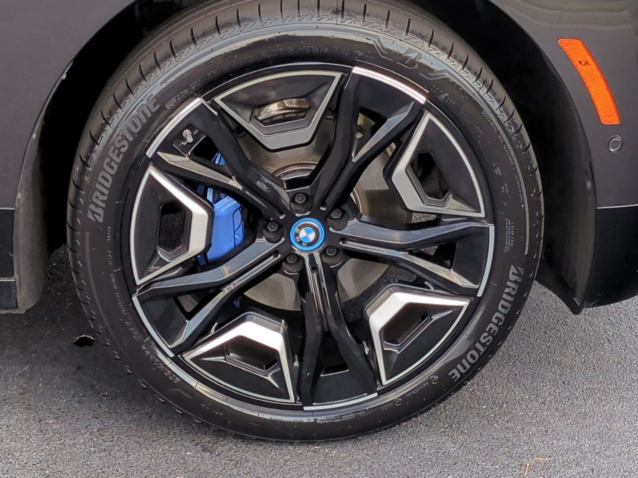 Certified 2024 BMW iX xDrive50 w/ Premium Package AWD/4WD image 12