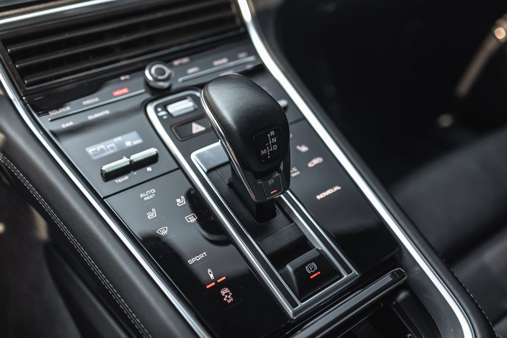 Used 2023 Porsche Panamera 4 Platinum Edition AWD/4WD image 15