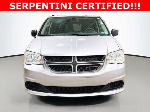 Used 2019 Dodge Grand Caravan SE image 3