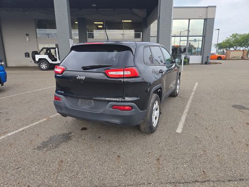 Used 2016 Jeep Cherokee Sport AWD/4WD image 5