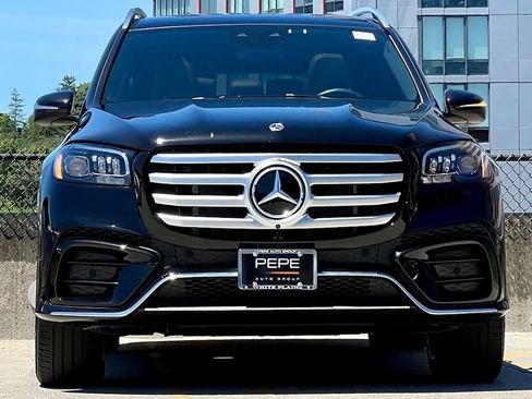 Used 2024 Mercedes-Benz GLS 450 4MATIC image 3