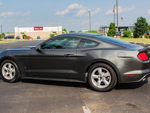 Used 2016 Ford Mustang Coupe RWD image 6