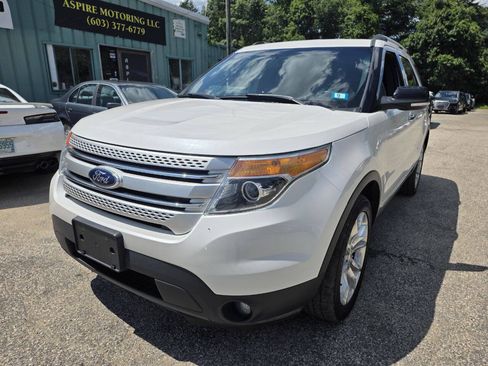 Used 2014 Ford Explorer XLT w/ Equipment Group 202A AWD/4WD image 4