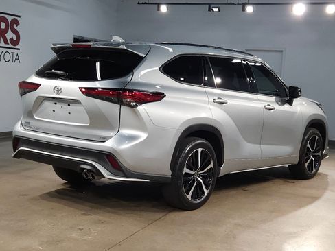 Used 2021 Toyota Highlander XSE FWD image 7