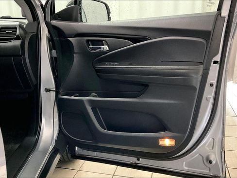 Used 2016 Honda Pilot Elite image 12