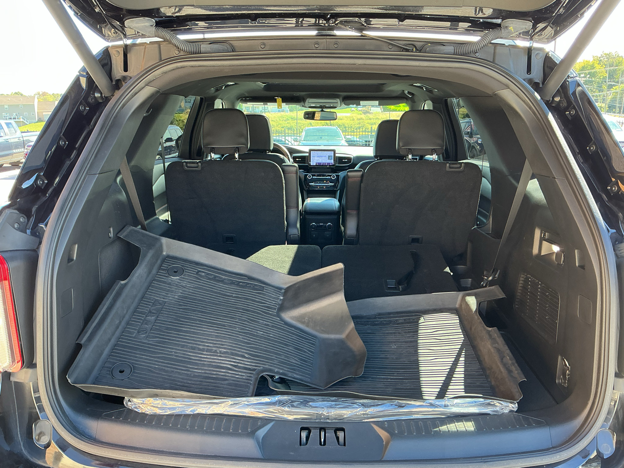 Used 2023 Ford Explorer ST-Line w/ Class IV Trailer Tow Package AWD/4WD image 6