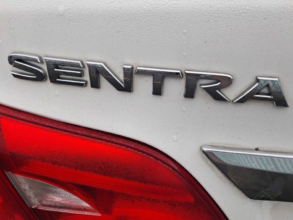 Used 2016 Nissan Sentra SV w/ Style Package FWD image 11