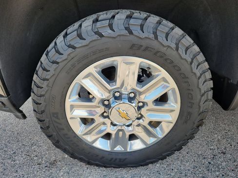 Used 2024 Chevrolet Silverado 2500 High Country w/ High Country Premium Package AWD/4WD image 16