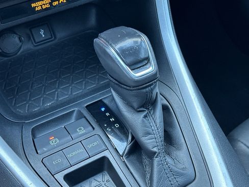 Certified 2022 Toyota RAV4 XLE Premium FWD image 21