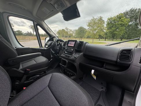 Used 2025 RAM ProMaster 2500 w/ Convenience Group image 19