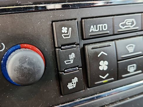 Used 2013 Cadillac Escalade EXT Luxury AWD/4WD image 21