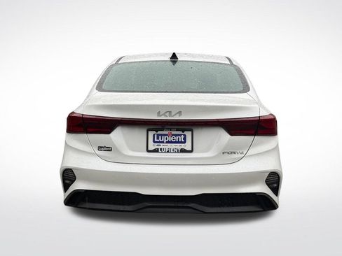 Used 2023 Kia Forte LXS w/ LXS Technology Package FWD image 4