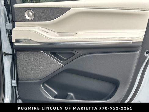 New 2026 Lincoln Navigator L Reserve AWD/4WD image 16