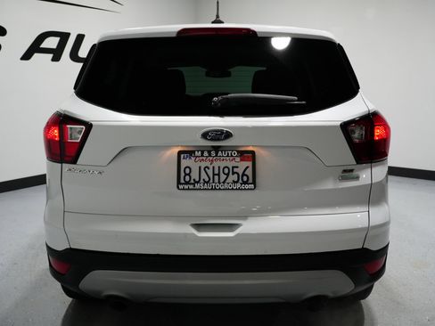Used 2019 Ford Escape SE image 9