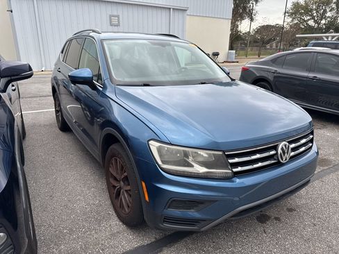 Used 2019 Volkswagen Tiguan SE w/ Panoramic Sunroof Package image 3