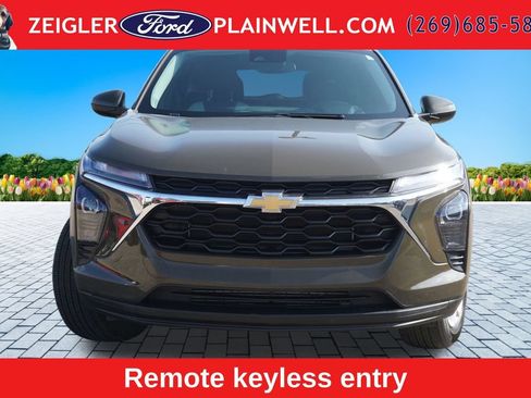 Used 2024 Chevrolet Trax LS w/ LS Convenience Package FWD image 8