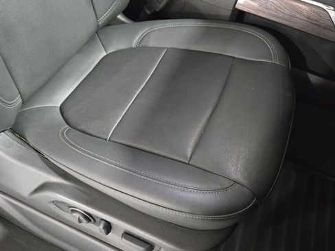 Used 2022 Chevrolet Silverado 3500 LTZ w/ LTZ Plus Package image 9