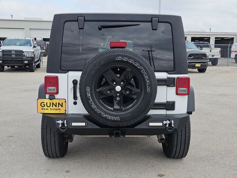 Used 2018 Jeep Wrangler Unlimited Sport S image 4