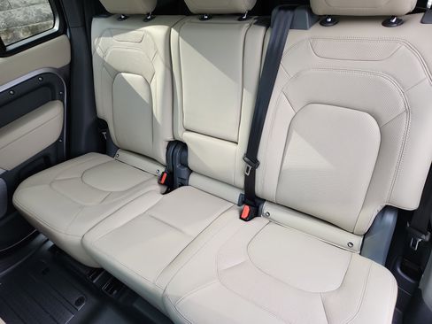 Used 2024 Land Rover Defender 130 S image 24