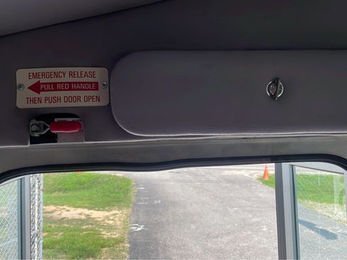 Used 2015 Chevrolet Express 3500 w/ Shuttle Bus Package image 28