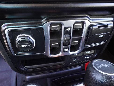 Used 2022 Jeep Gladiator Sport image 19