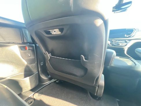 Certified 2026 Chrysler Pacifica Limited w/ S Appearance Package FWD image 19