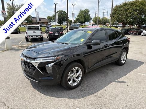 Used 2025 Chevrolet Trax LS w/ LS Convenience Package FWD image 7