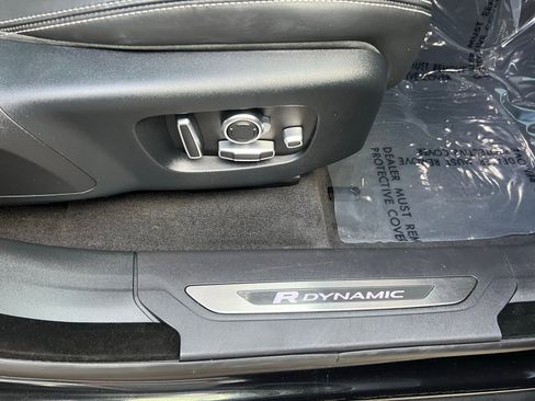 Used 2018 Land Rover Range Rover Velar R-Dynamic HSE image 34