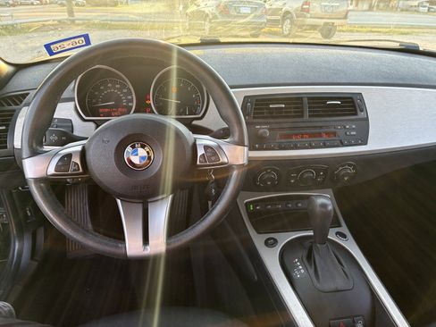 Used 2005 BMW Z4 2.5i image 3