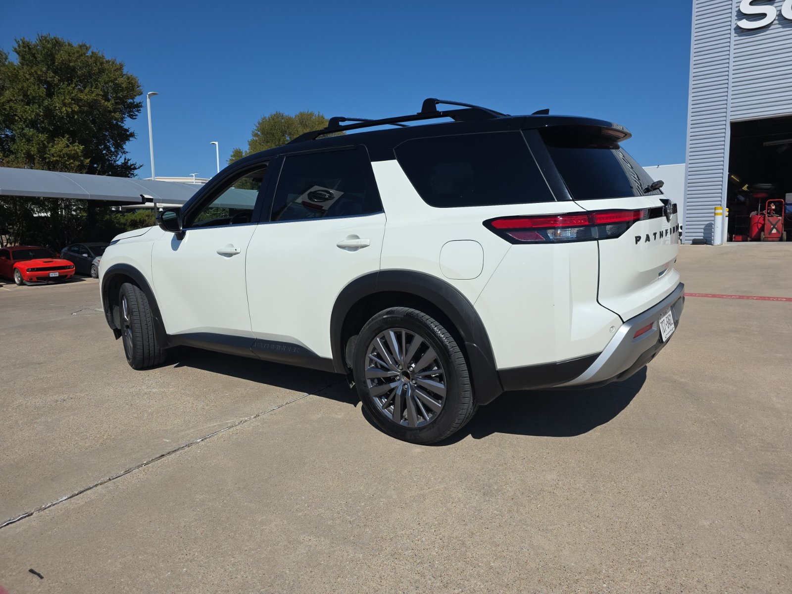 Certified 2023 Nissan Pathfinder SL w/ SL Premium Package FWD image 7