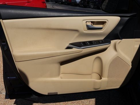 Used 2017 Toyota Camry LE image 21