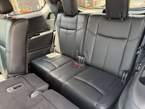 Used 2018 Nissan Pathfinder Platinum FWD image 11