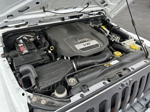 Used 2015 Jeep Wrangler Unlimited Sport image 11