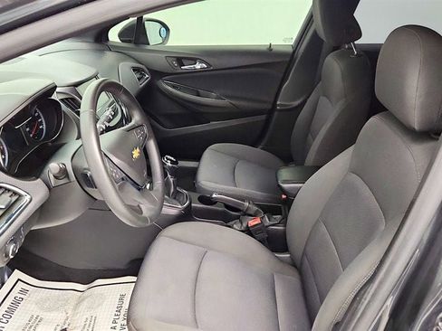 Used 2018 Chevrolet Cruze LT w/ Convenience Package image 9