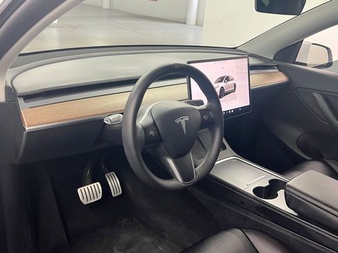 Used 2022 Tesla Model Y Performance AWD/4WD image 9
