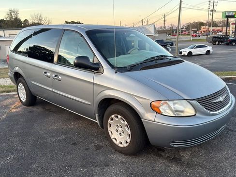 Used 2003 Chrysler Town & Country image 3