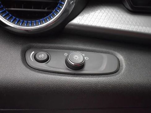 Used 2025 Chevrolet Trax LT image 22