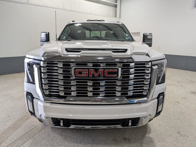 Used 2025 GMC Sierra 3500 Denali AWD/4WD image 8