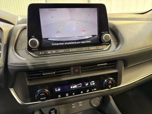 Used 2024 Nissan Rogue SV FWD image 18