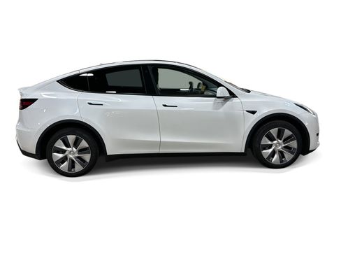 Certified 2023 Tesla Model Y Long Range AWD/4WD image 7
