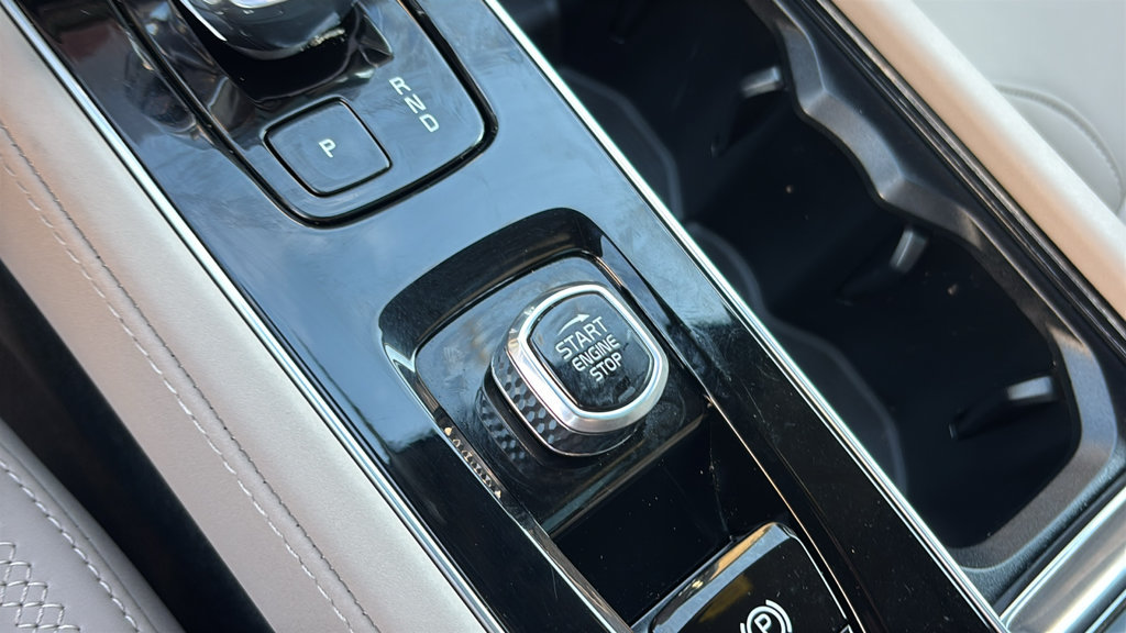 Certified 2026 Volvo XC90 B6 Plus AWD/4WD image 16