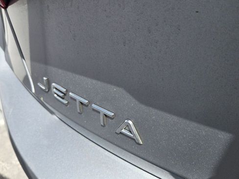 Used 2022 Volkswagen Jetta SE image 11