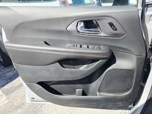 New 2026 Chrysler Pacifica Select FWD image 31