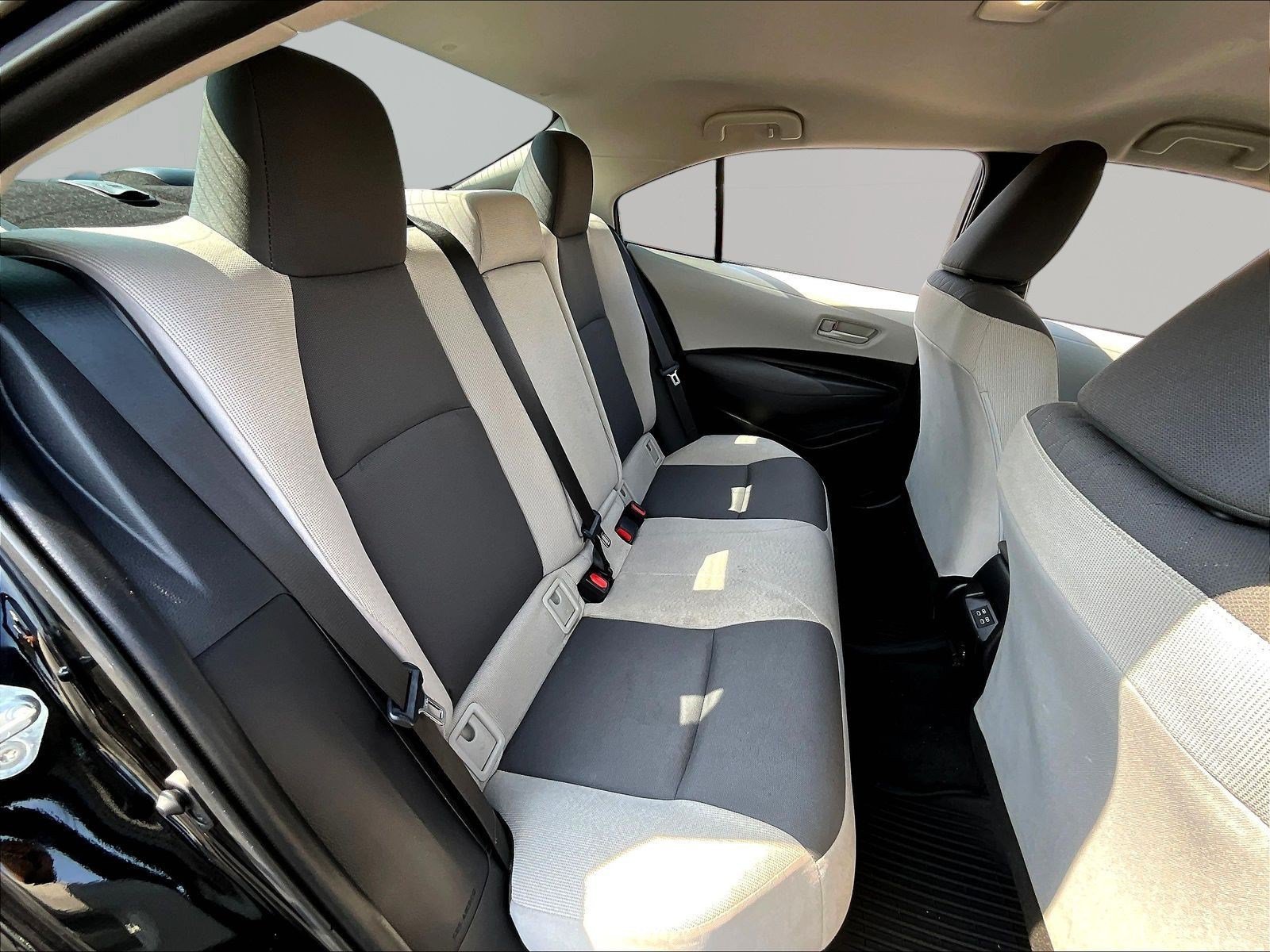 Used 2025 Toyota Corolla LE FWD image 25